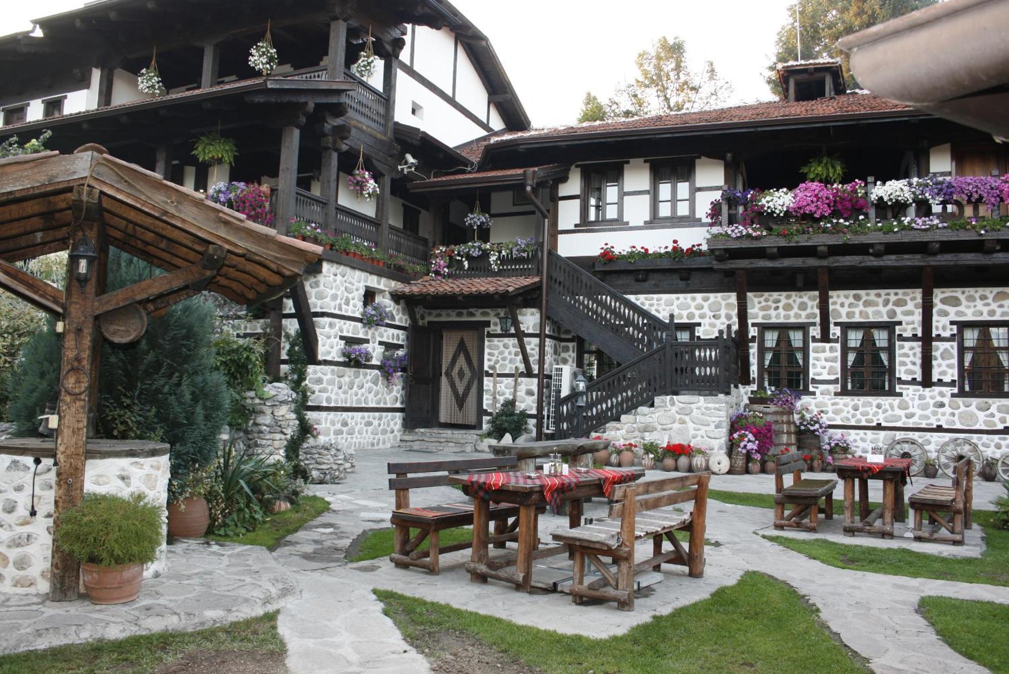 Family Hotel Makedonska Kruchma Dobrinischte Exterior foto