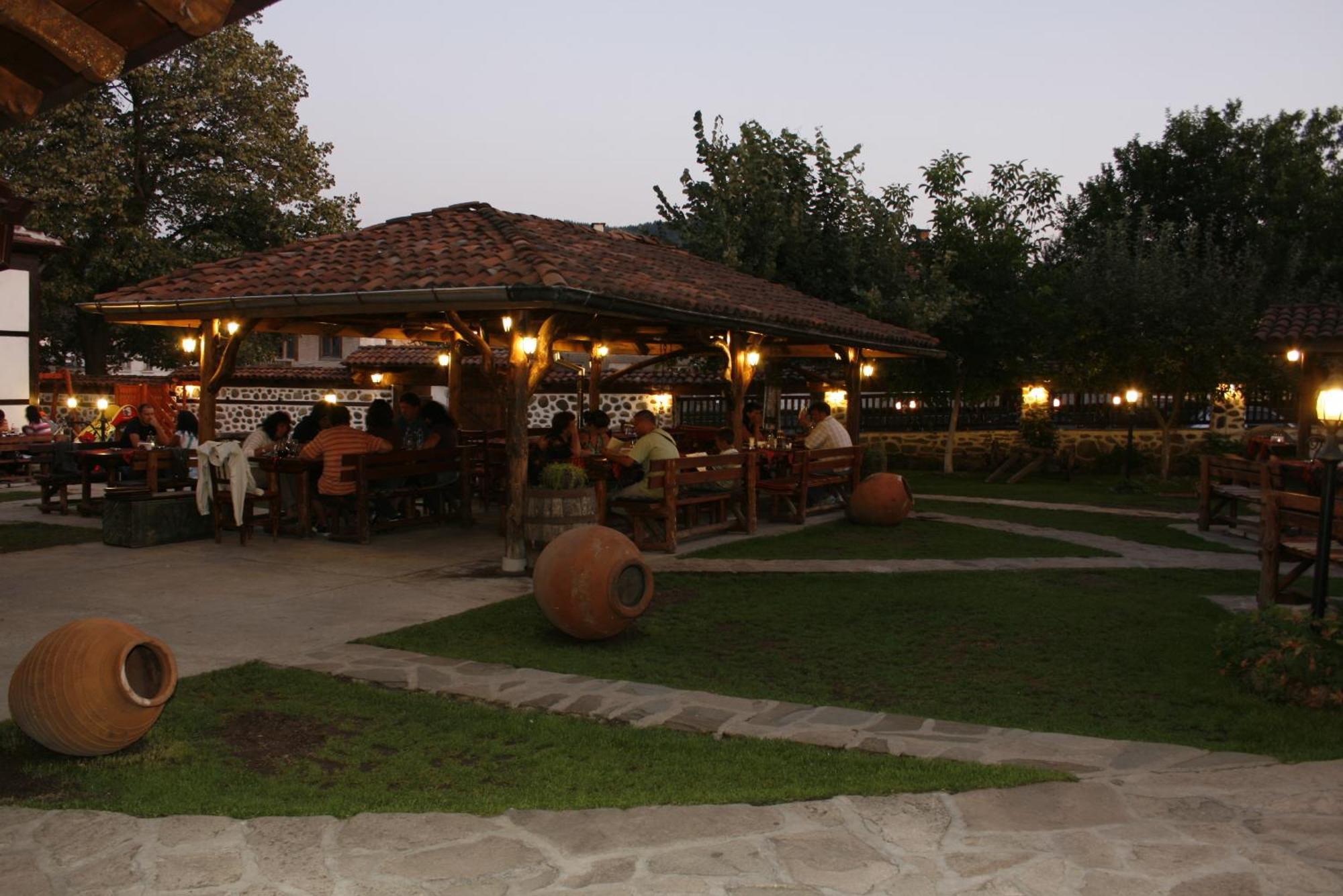 Family Hotel Makedonska Kruchma Dobrinischte Exterior foto